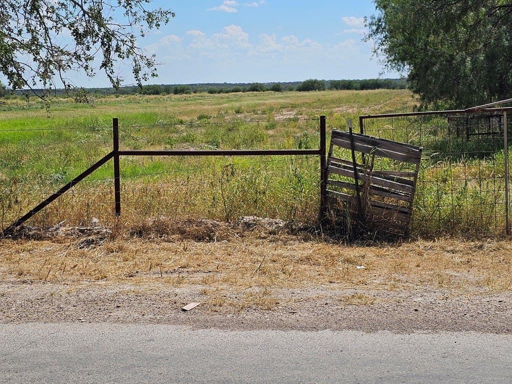 36.3 acres in Maverick County - photo 2