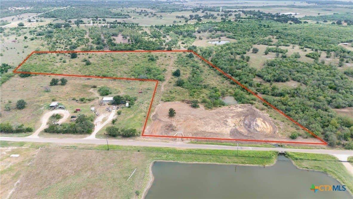 18.51 acres in Gonzales County - photo 2