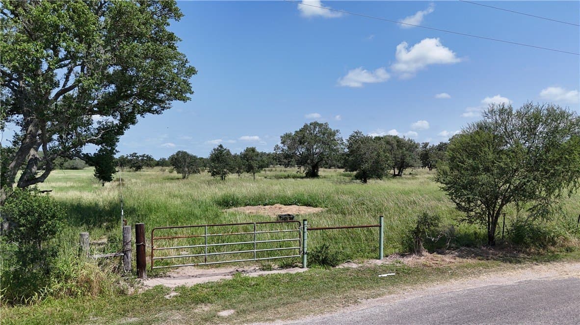 10.54 acres in Bee County - photo 3