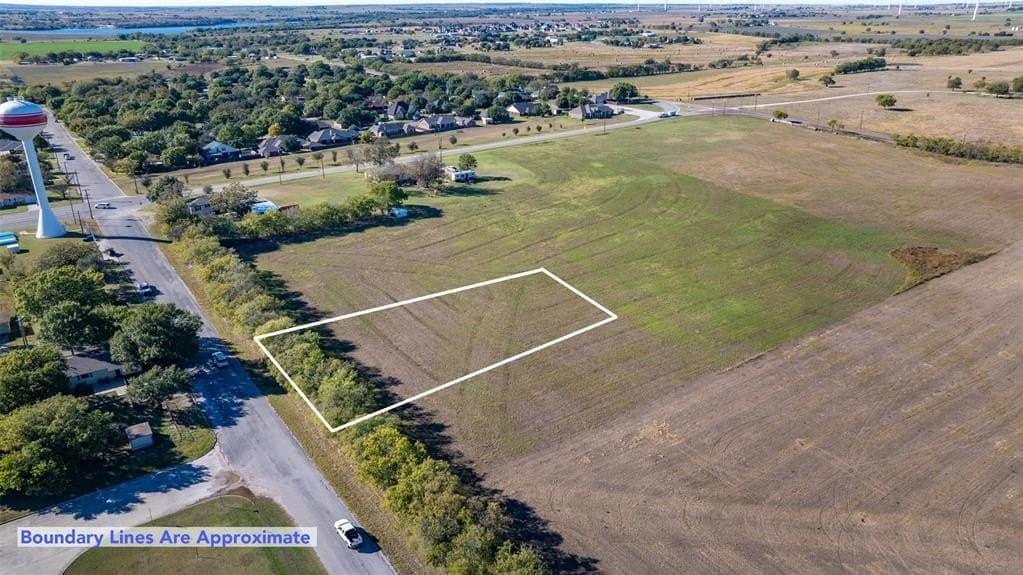 0.5 acres in Cooke County - photo 4