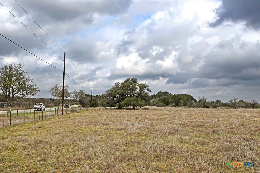 25 acres in Comal County - photo 10