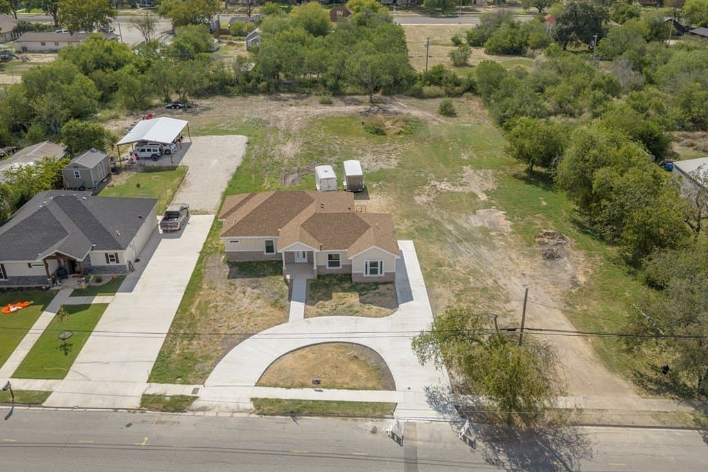 222,320 acres in Uvalde County - photo 34