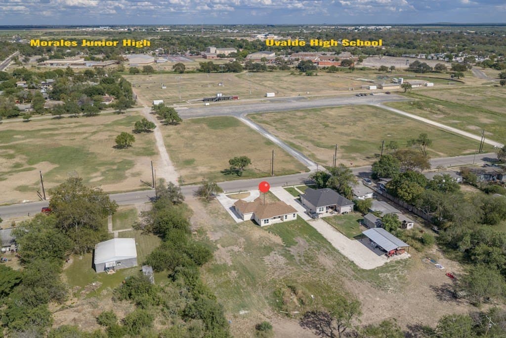 222,320 acres in Uvalde County - photo 10