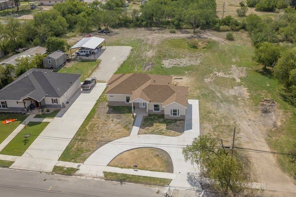 222,320 acres in Uvalde County - photo 7