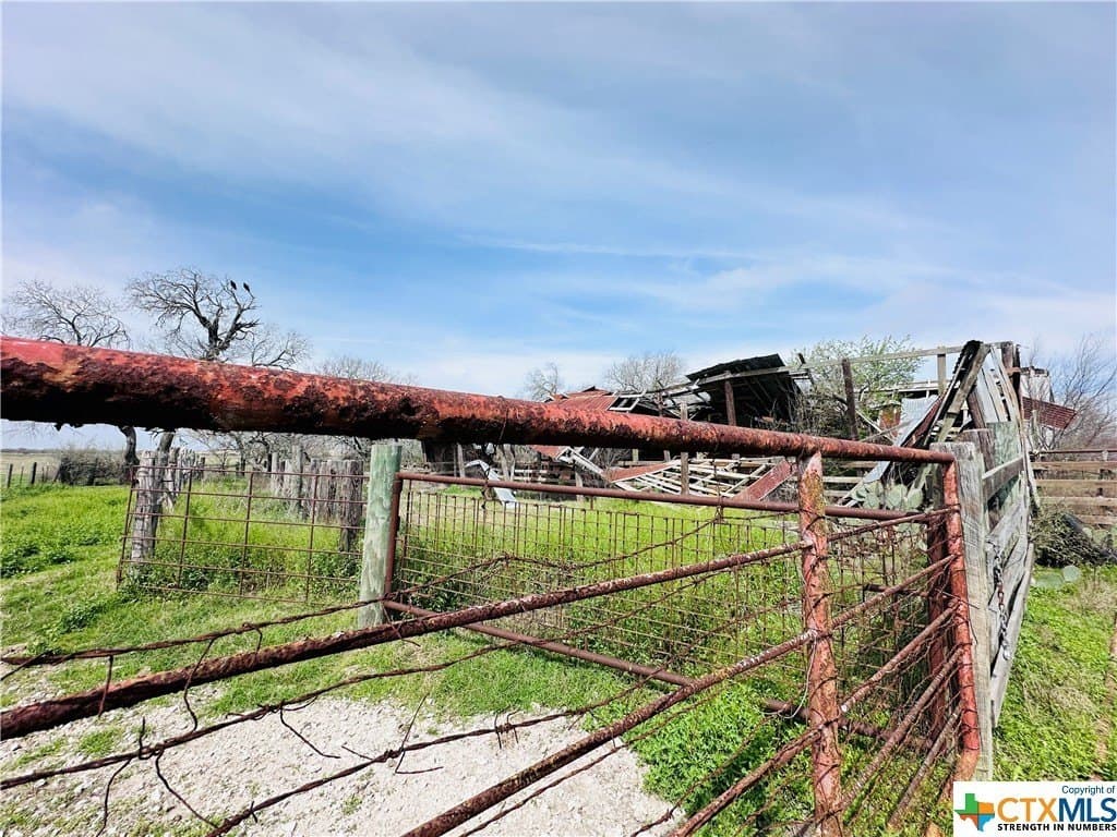 150 acres in Karnes County - photo 38