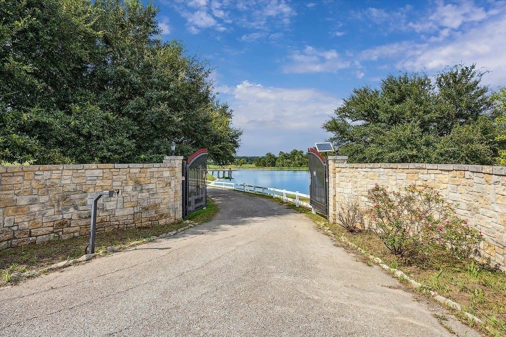 430.46 acres in Austin County - photo 3
