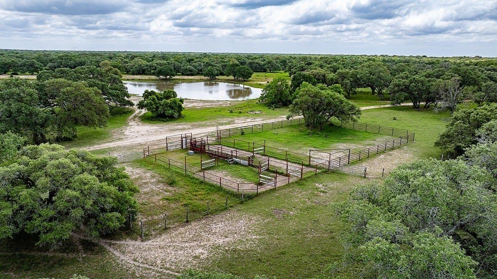 604.93 acres in Lavaca County - photo 29