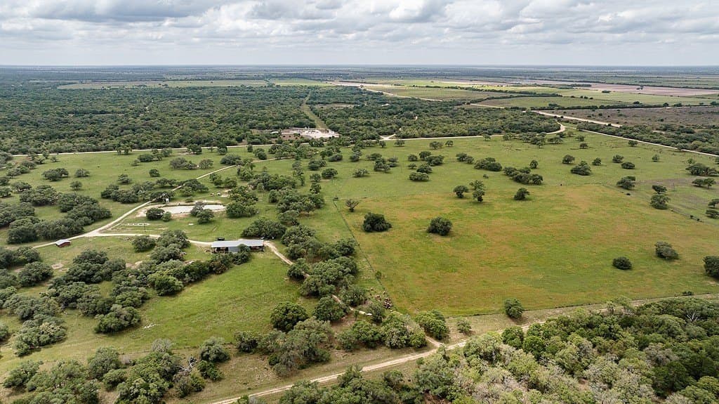 604.93 acres in Lavaca County - photo 4