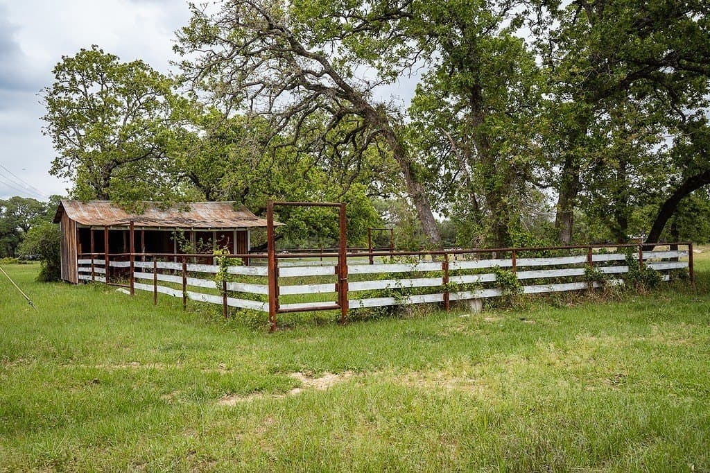 604.93 acres in Lavaca County - photo 24
