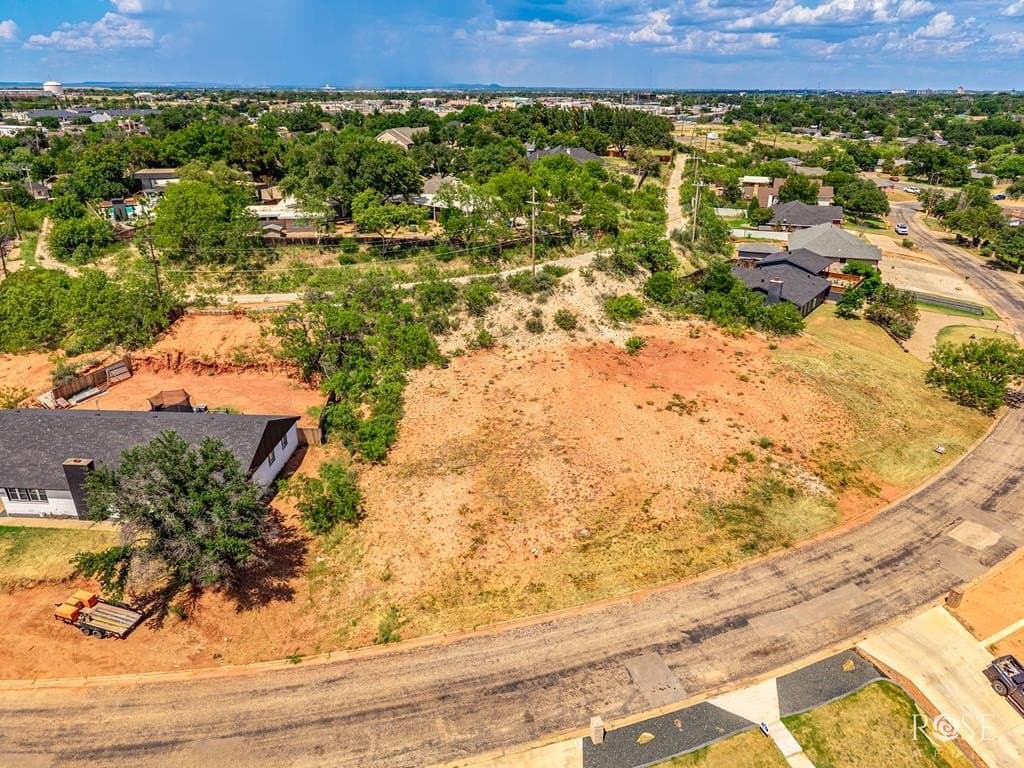 Clark Drive lot: 12