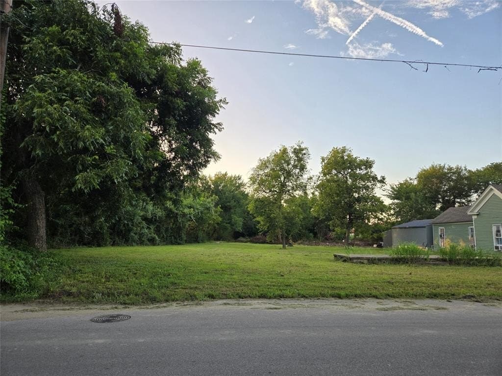 0.6 acres in Navarro County - photo 3