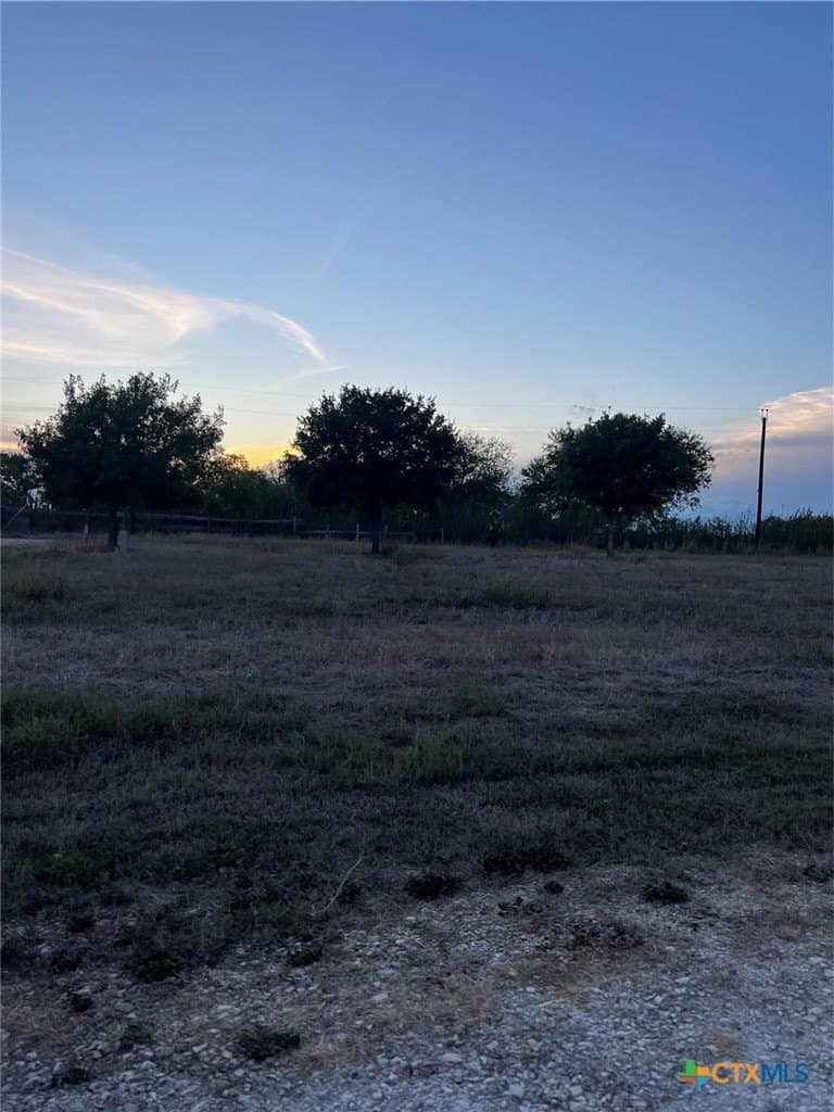 0.5 acres in Gonzales County - photo 2