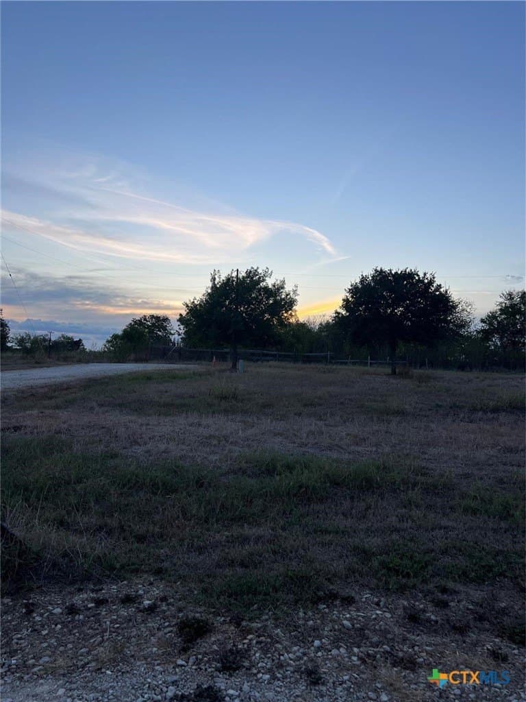 Horseshoe Drive lot: 3