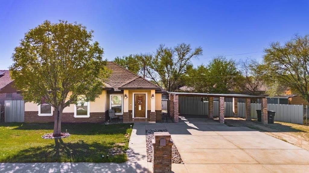 1018 Flores Dr