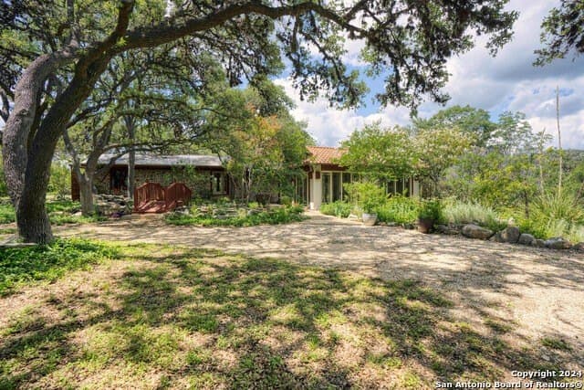 30 acres in Bandera County - photo 2