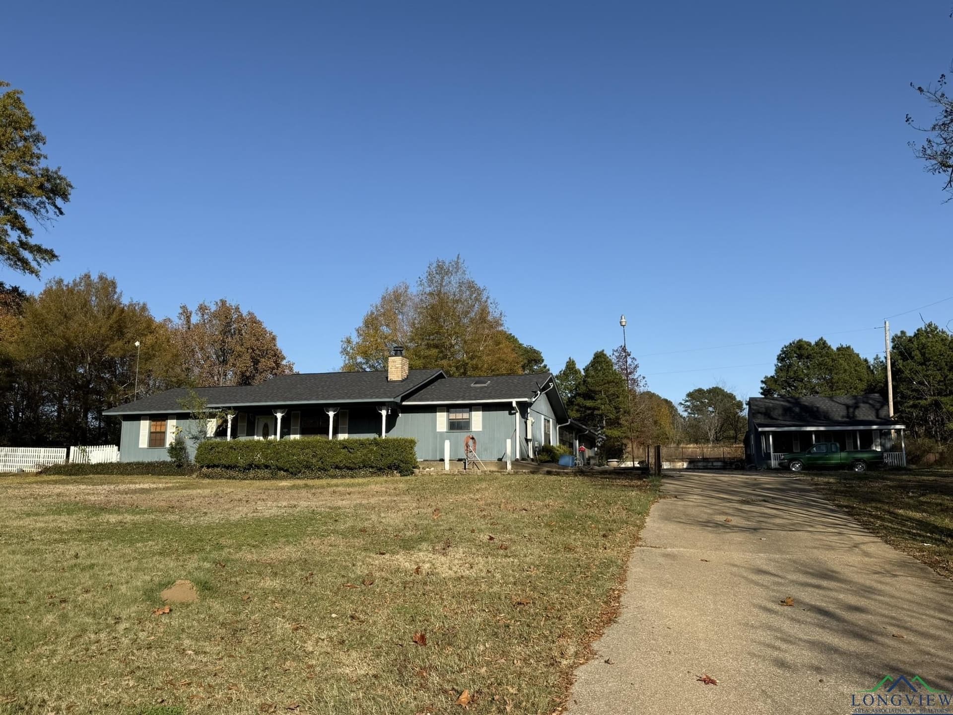 572 EAST MOUNTAIN RD.
