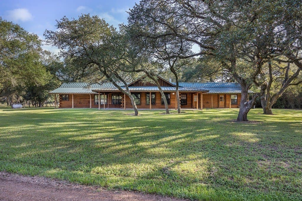 1426 County Road 2152