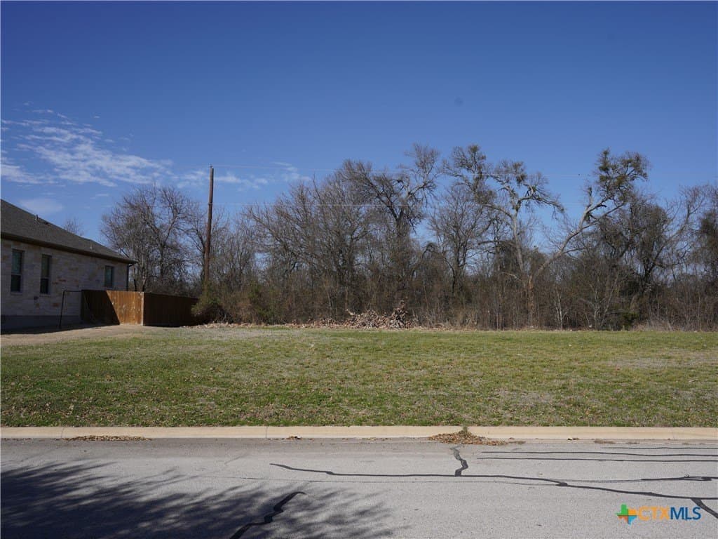 1924 Friars Grove Drive lot: 20