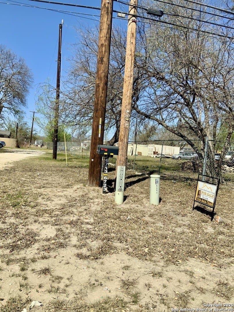 6723 W Commerce
