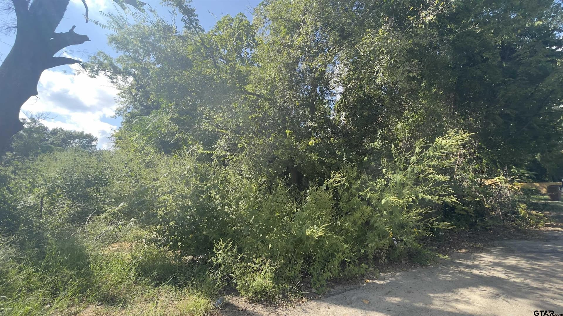 2711 Tol Ave