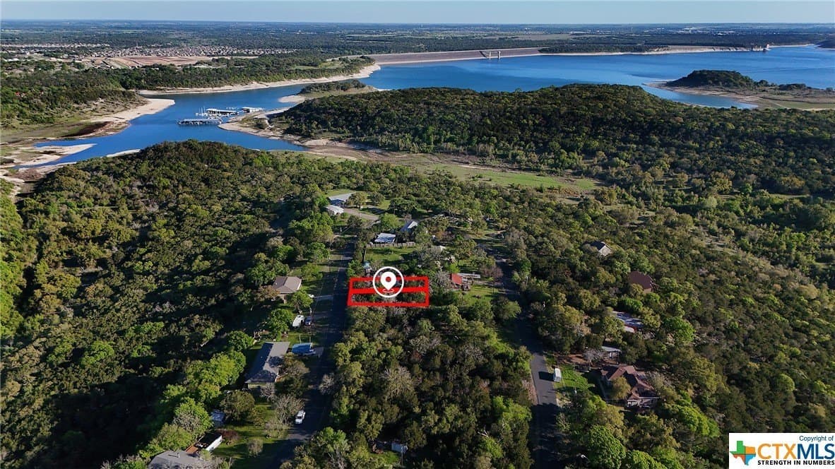 2704 and 2708 Vista Trail lot: 395
