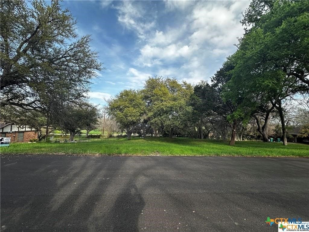 Estate Drive lot: 4