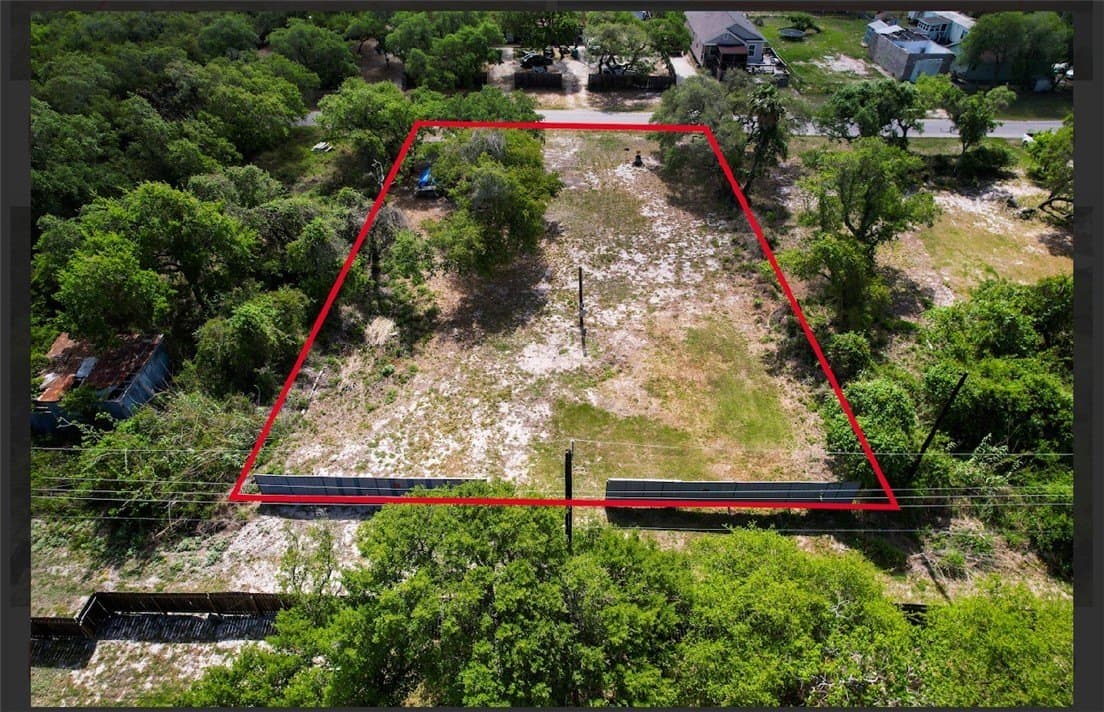 N 8th Street lot: 13