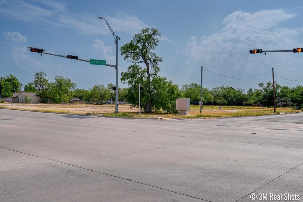 6 N Bell Street lot: 21