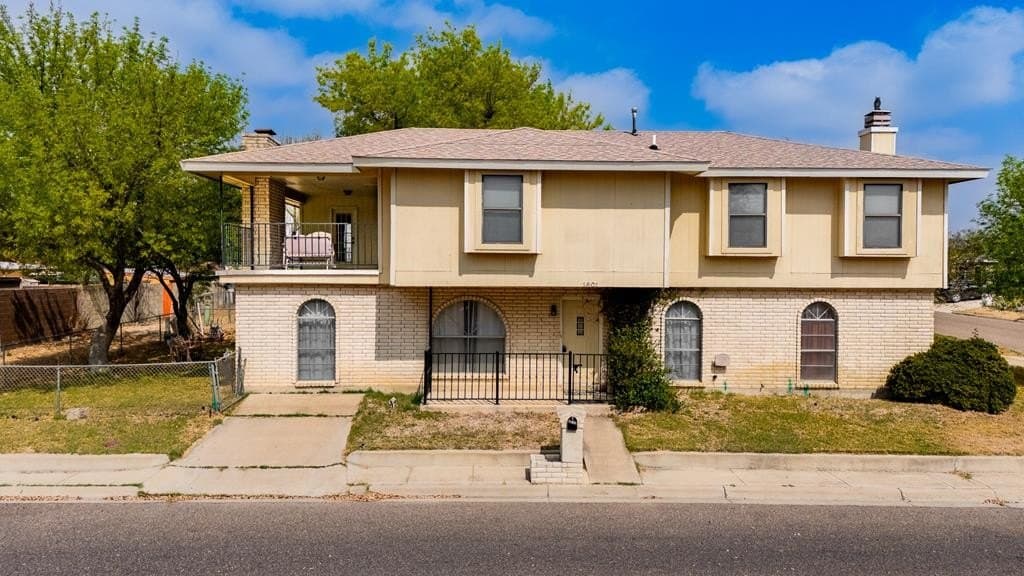 1801 Royal Ridge Dr.