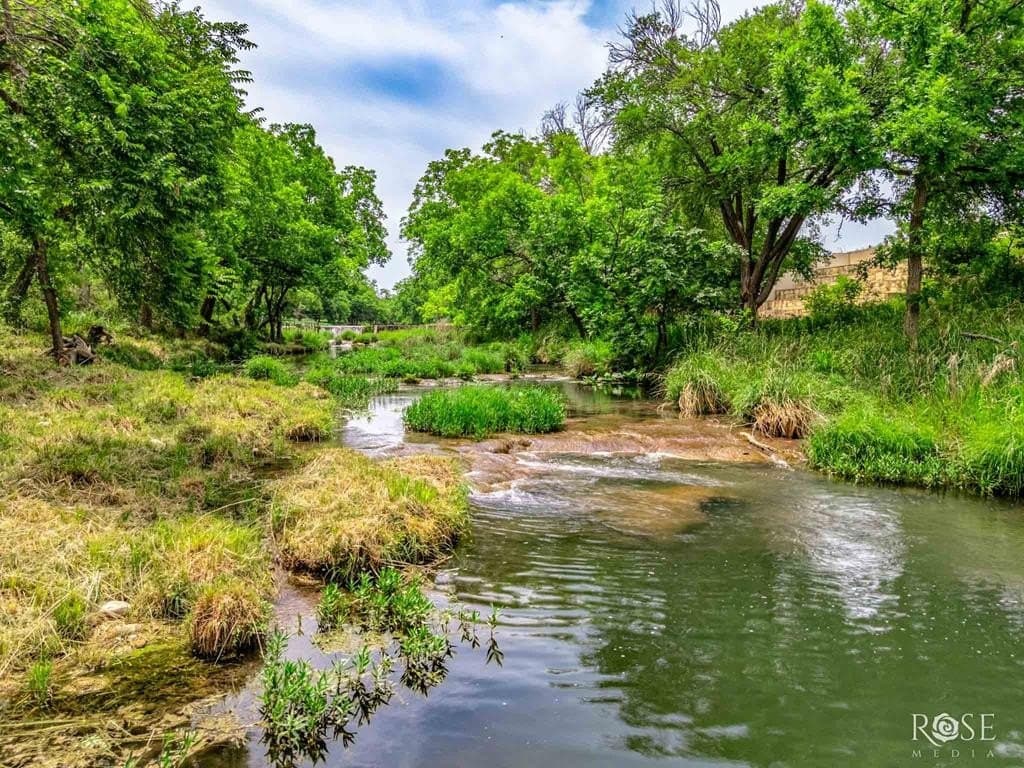 18485 S Hwy 277