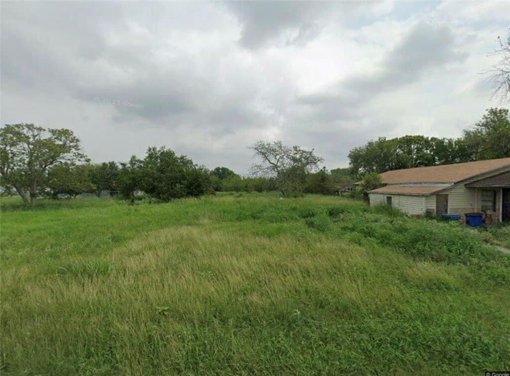 W 4th Street lot: 9