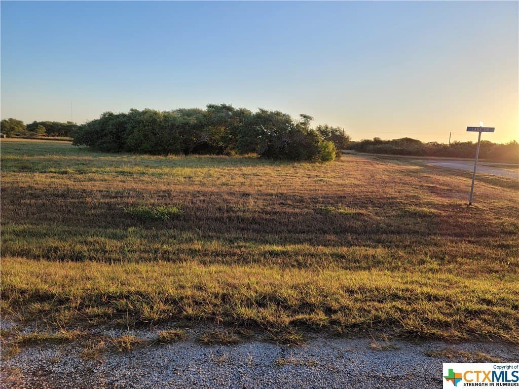 Lake Drive lot: 13