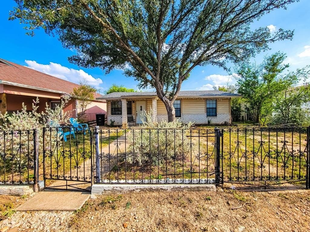 1540 Valerie Dr.