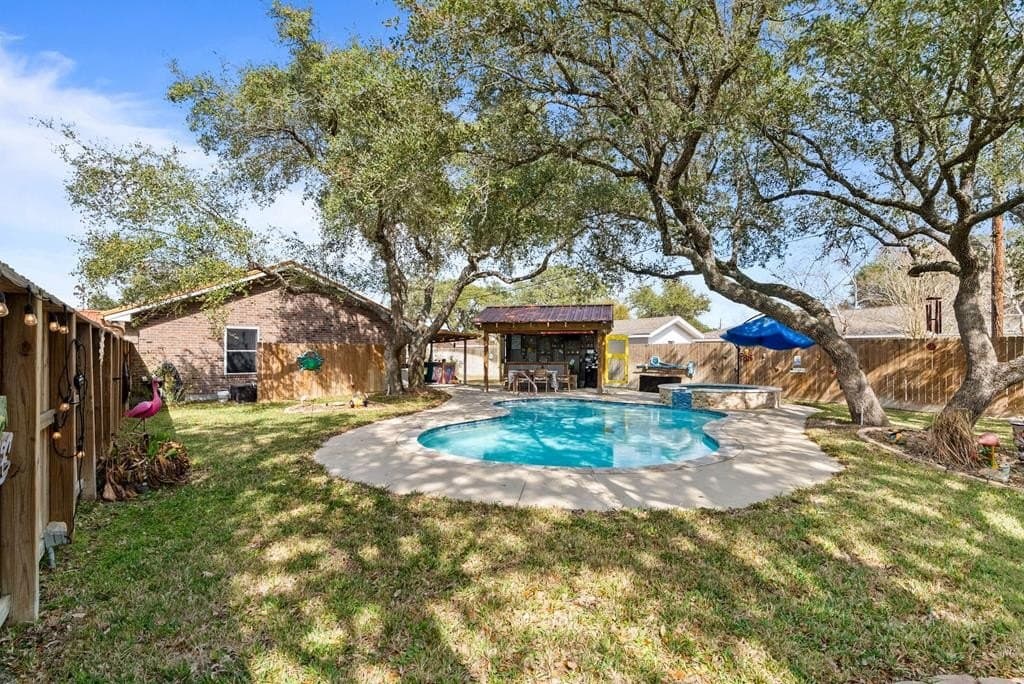 1016 Redwood Ave