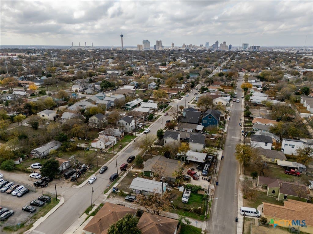 1534 Lamar Street lot: 9