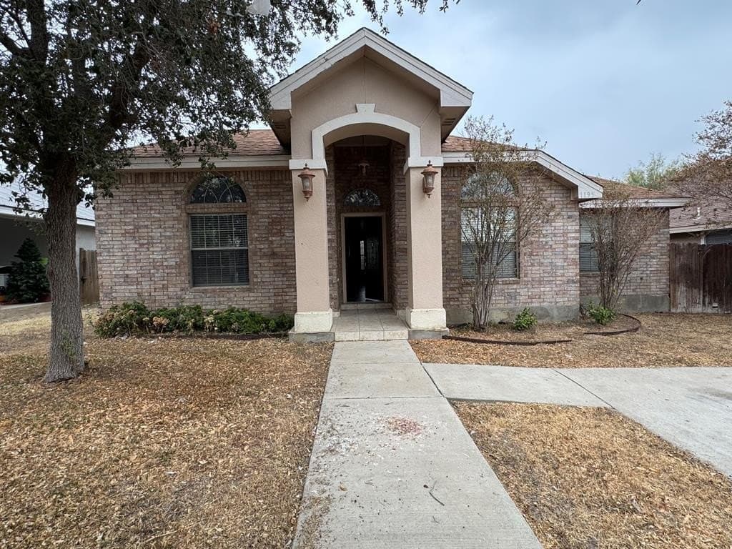 1195 Lazar Dr