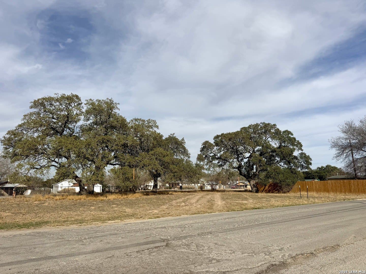 402 W Dilley