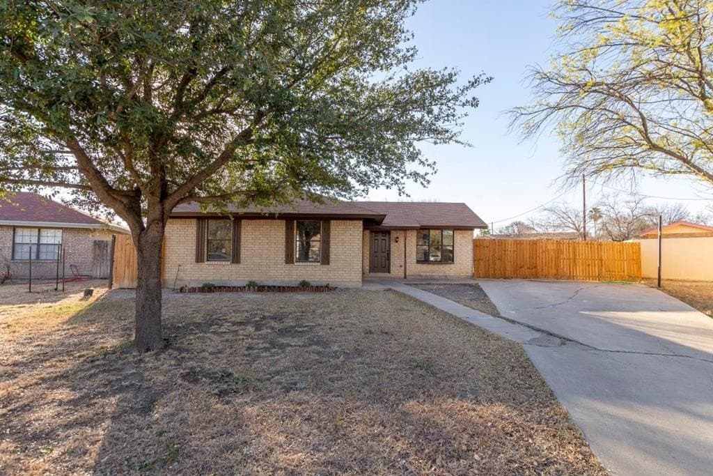 1091 CARLOTTA CIRCLE