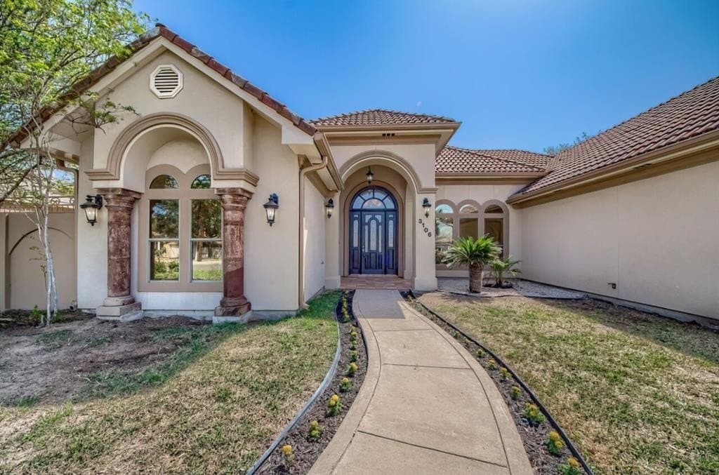 3106 Calle Carr