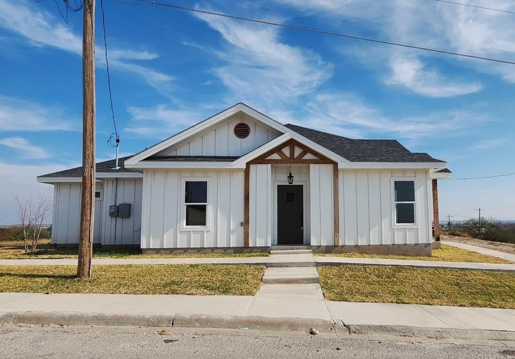 1163 Calle Baltica