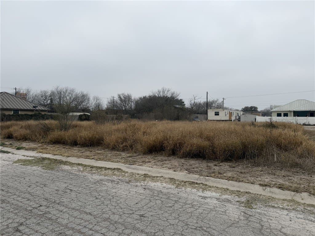 N Texas Ave lot: 6