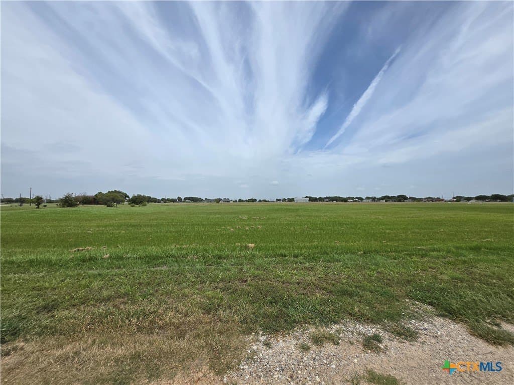 Thunderbird Drive lot: 1239