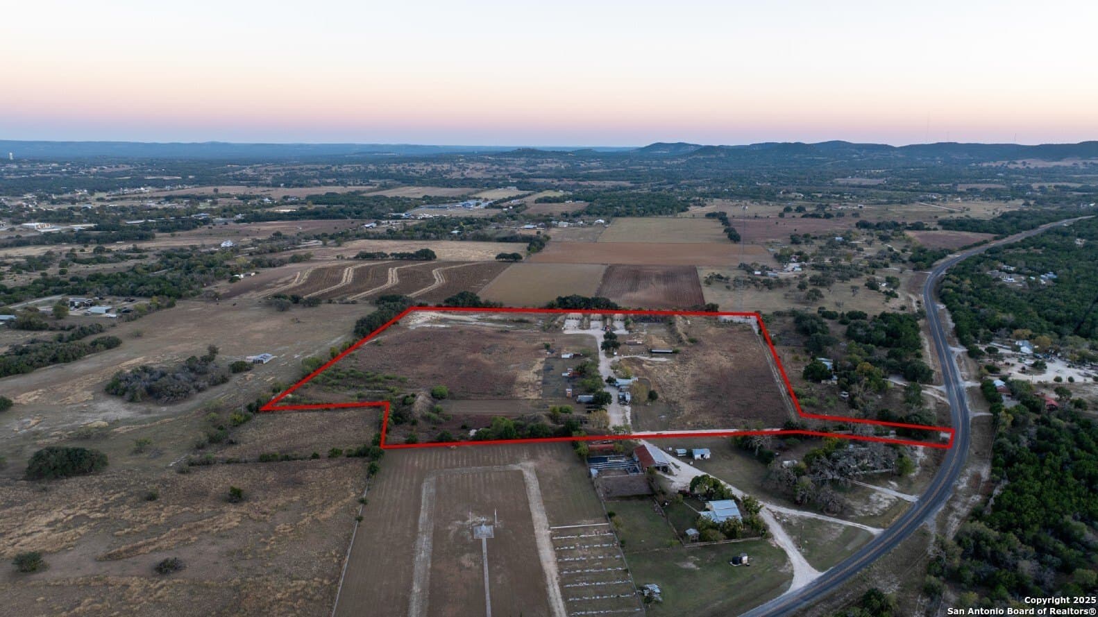 21.4 +/- AC FM 1077