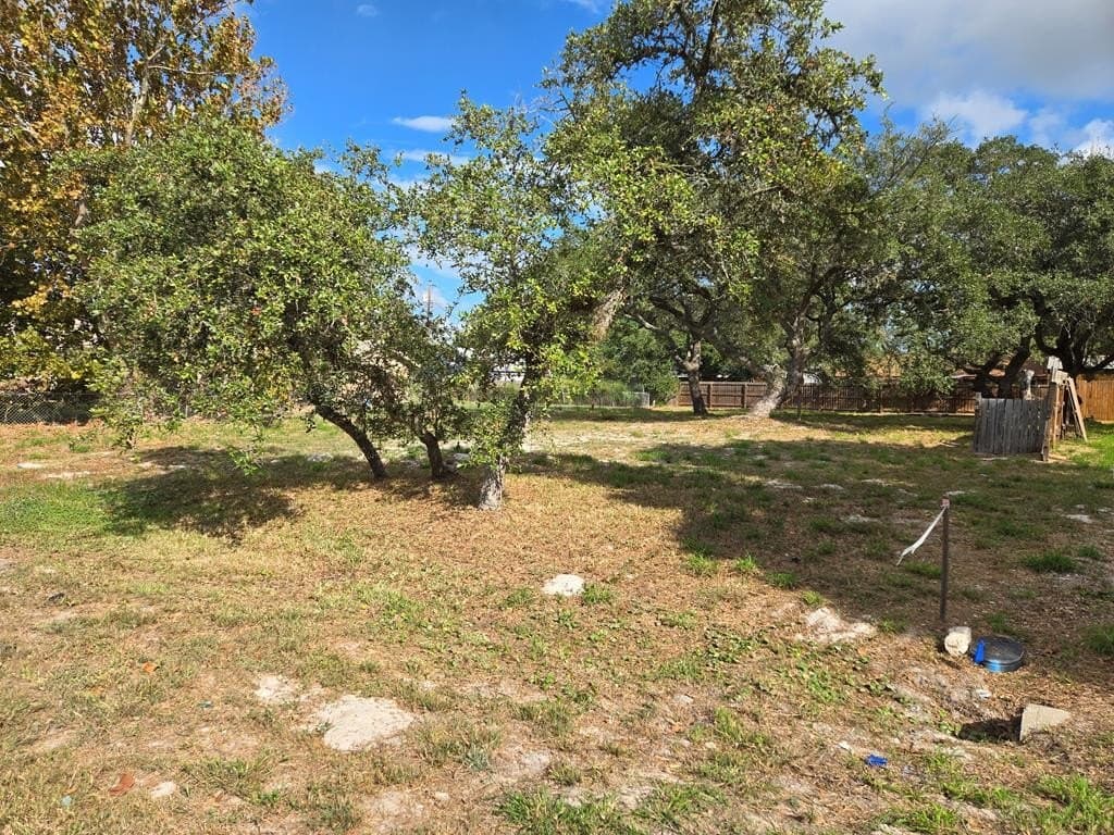808 Warbler Ln