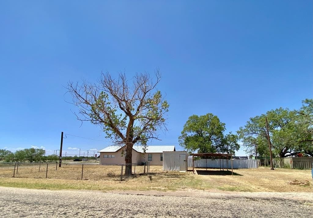 210 E Rancier