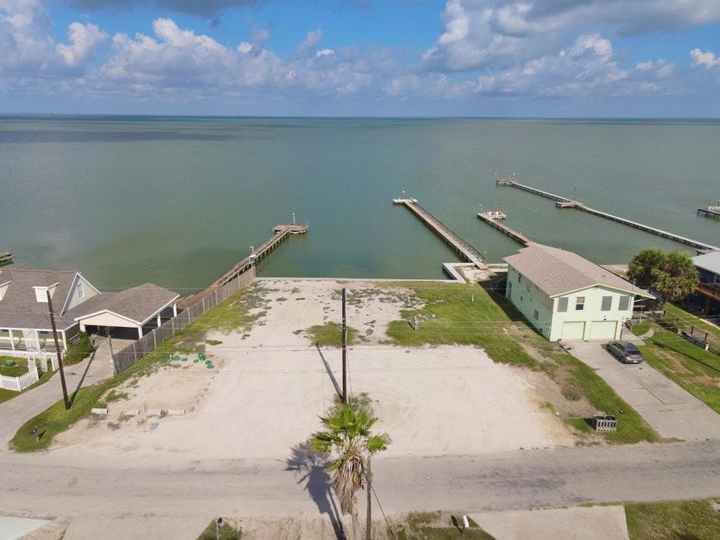 718 Copano Cove