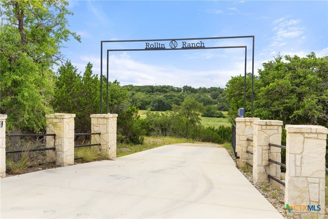 270 Rollin N Ranch Road