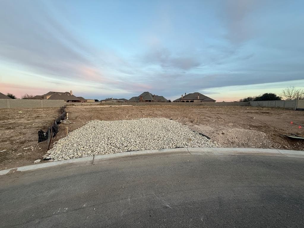 32 River Oaks Dr