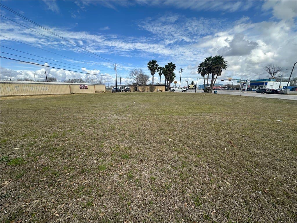 Main Street lot: 4-9
