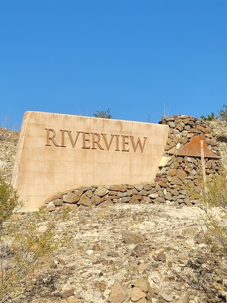 Riverview St. lot: 6